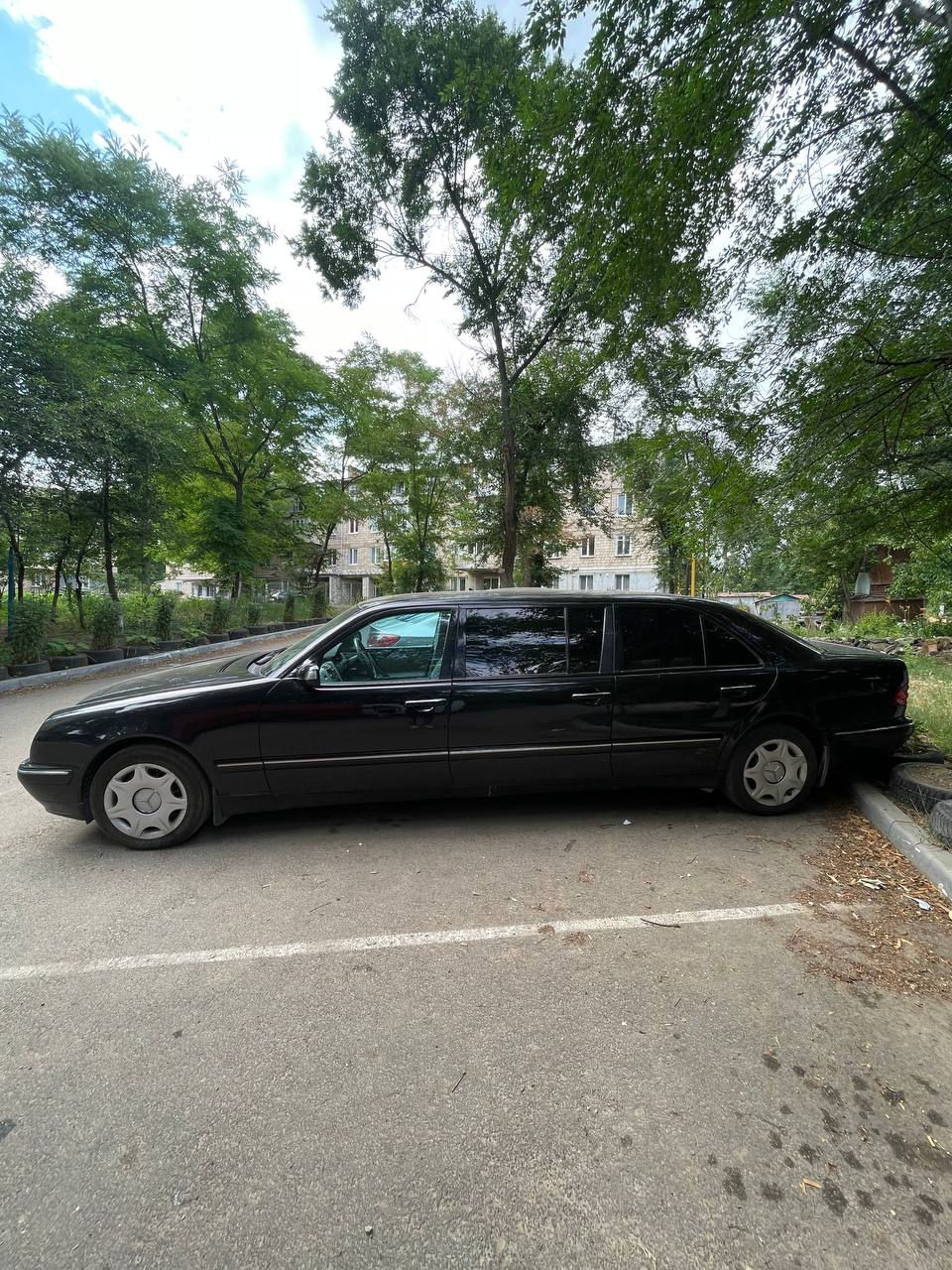 Mercedes E-Class фото 1