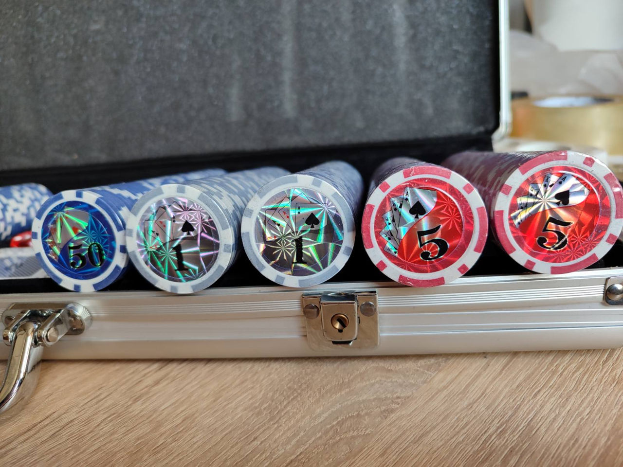 Set de poker покерный набор на 500 фишек в кейсе c номиналом фото 8