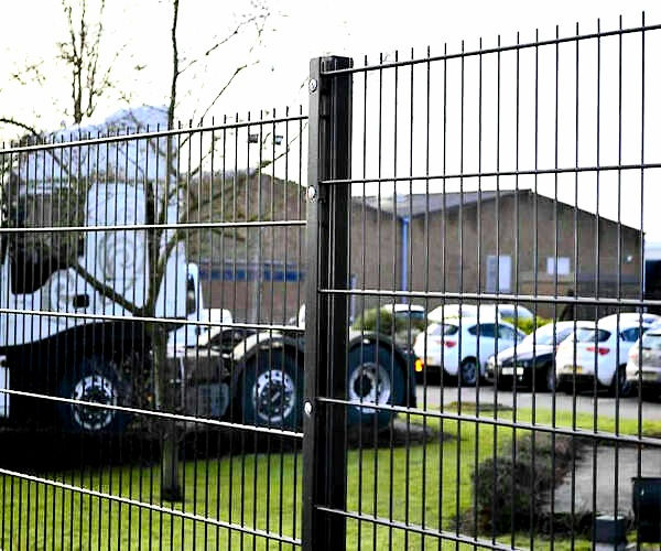 Bandă de plastic pentru gard. foto 17