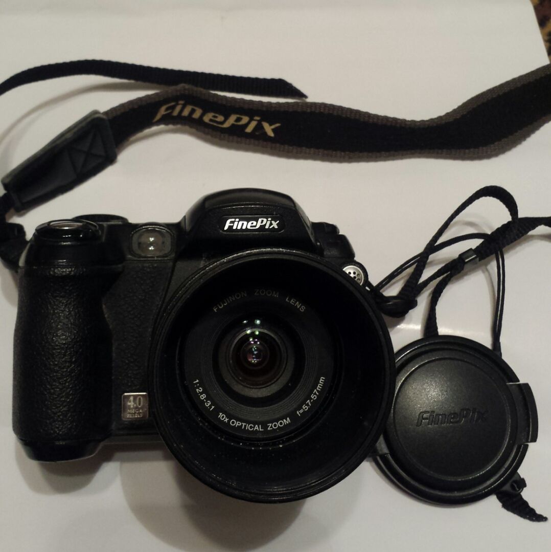 Фотоаппарат цифровой компактный Fujifilm FinePix S5500 и фото кассеты ...