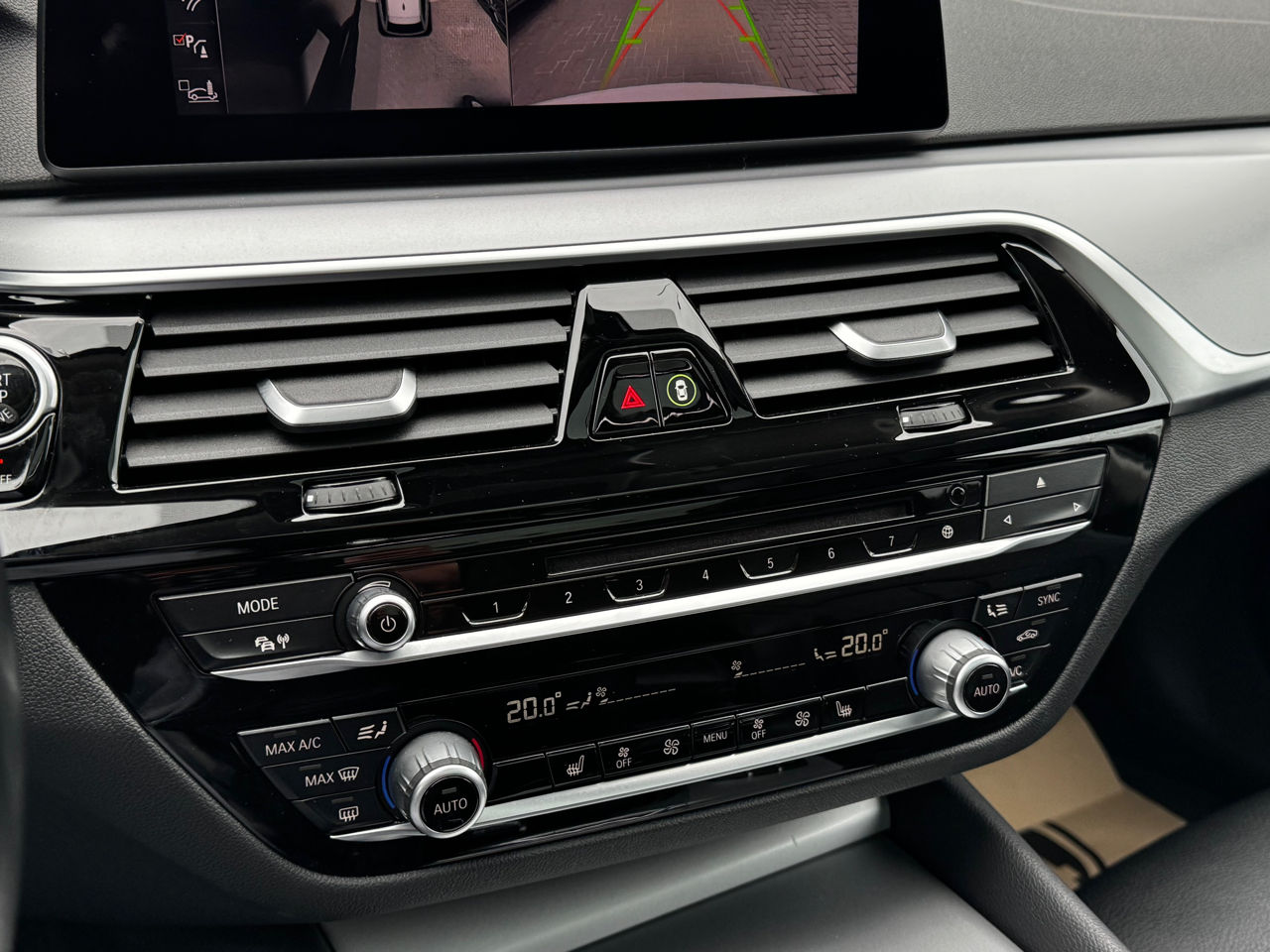 BMW 5 Series foto 12