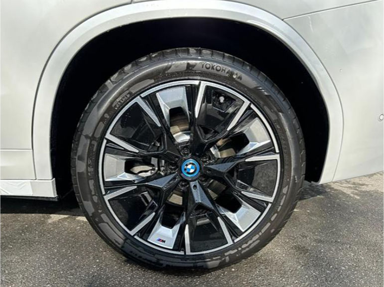 BMW iX3 фото 12