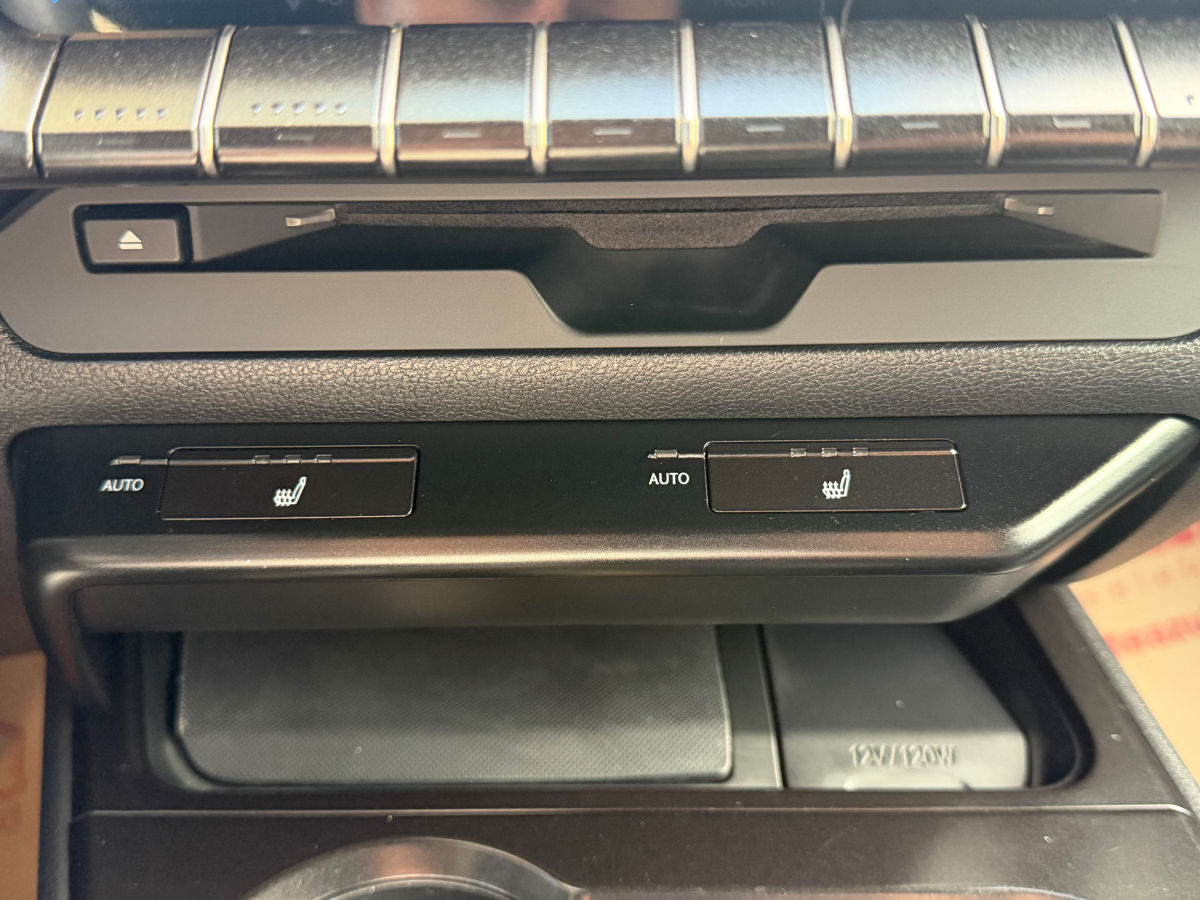 Lexus UX 2020 photo 16