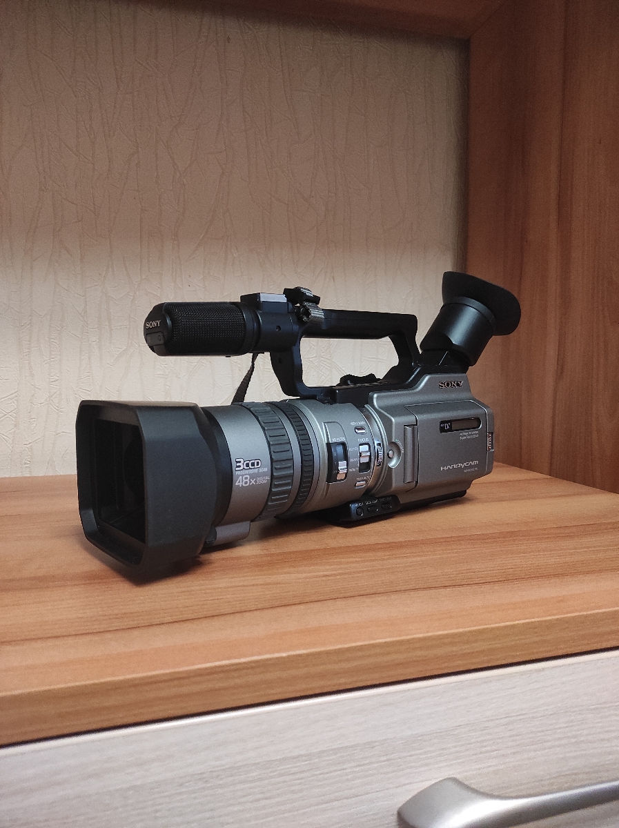 ВидеокамераSonyDCR-VX2100E(состояниеновой),2аккумуляторавкомплекте.