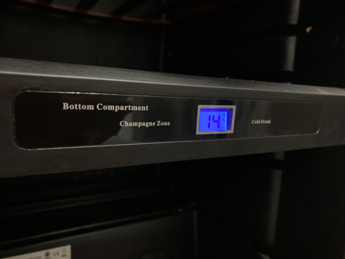 Винный шкаф компрессорный двухзонный