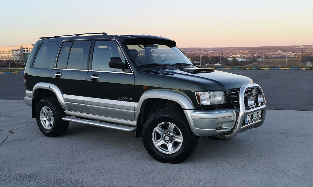 Isuzu Trooper foto 2