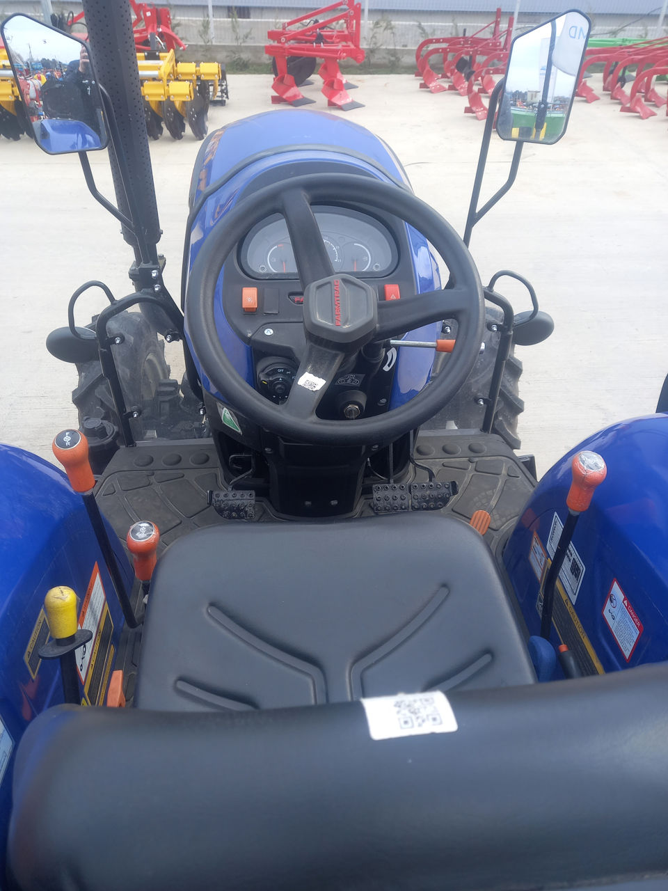 Tractoare noi cu garanție foto 3