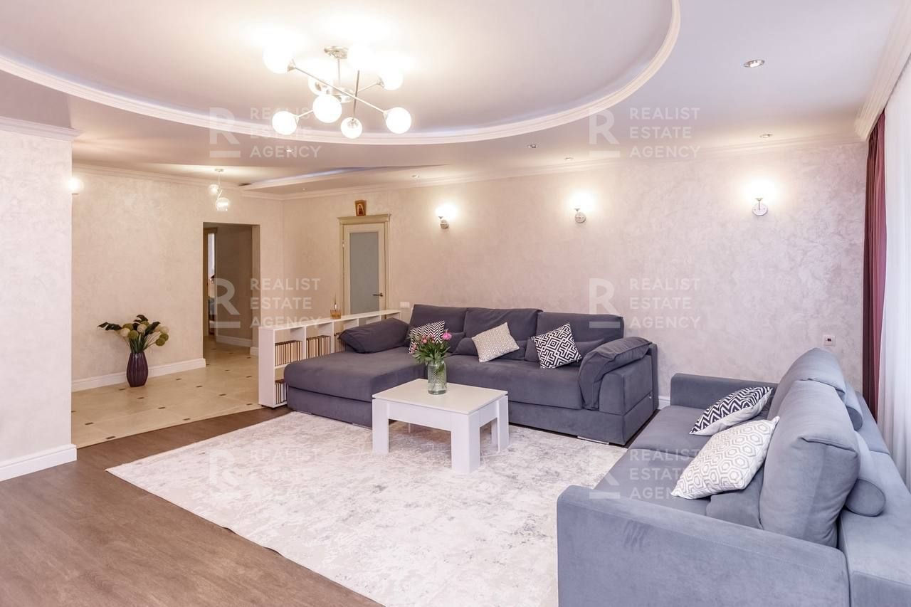 Apartament cu 3 camere, 134 m², Centru, Chișinău foto 0