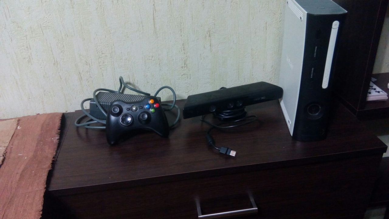 Xbox 360 + kinekt + 23 игры