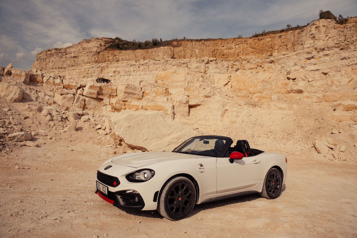 Abarth 124 Spider фото 8