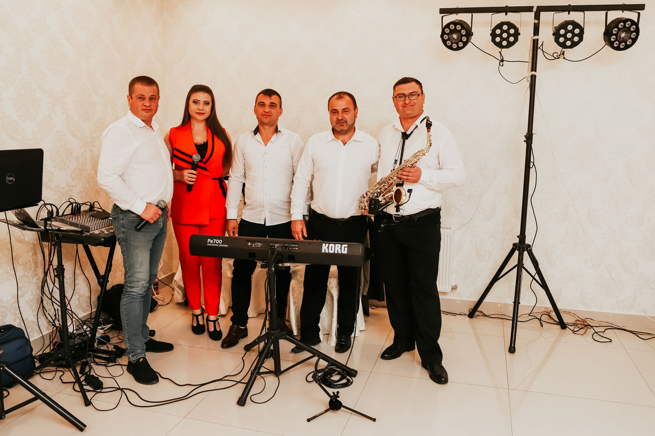 Formatie / DJ / Moderator / Fum / Lumini / Fotograf foto 0