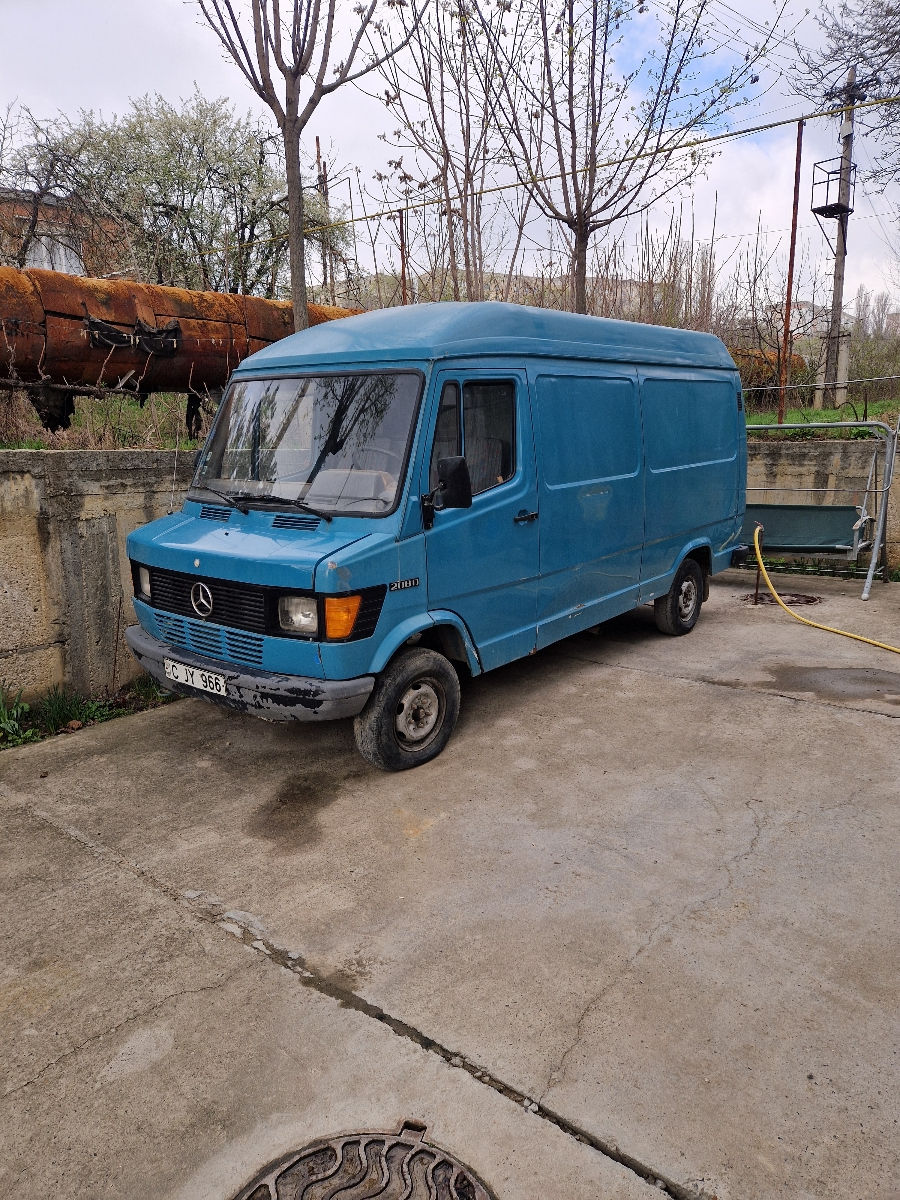 Mercedes 208 D foto 0