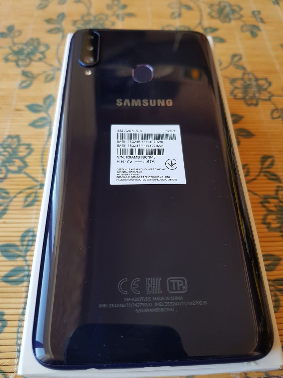 Продам смартфон Самсунг 2000 лей