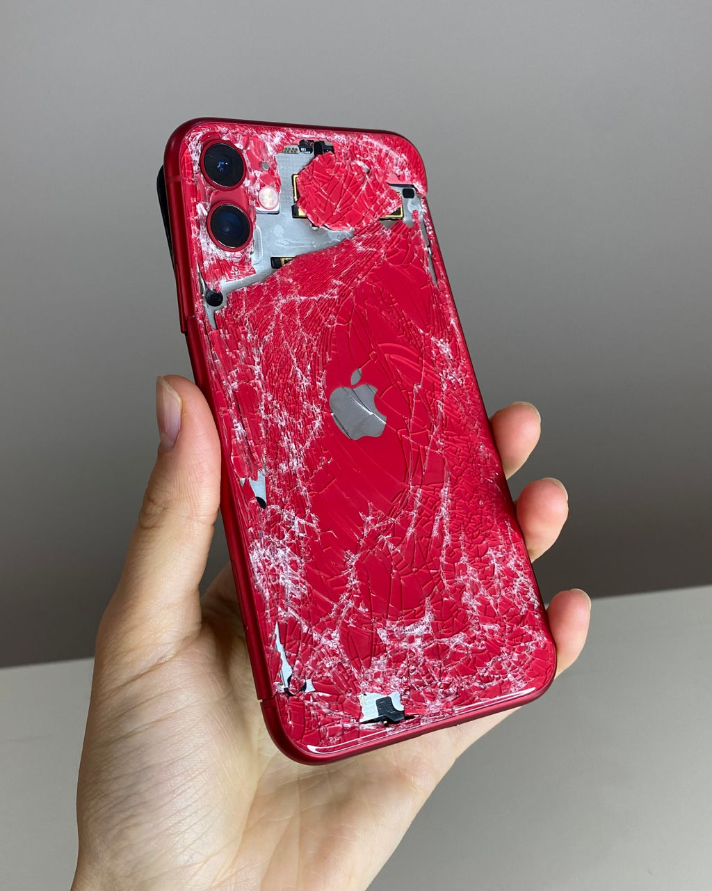 Замена заднего стекла на все модели IPhone