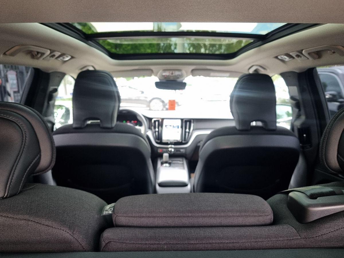 Volvo XC60 2021 photo 17