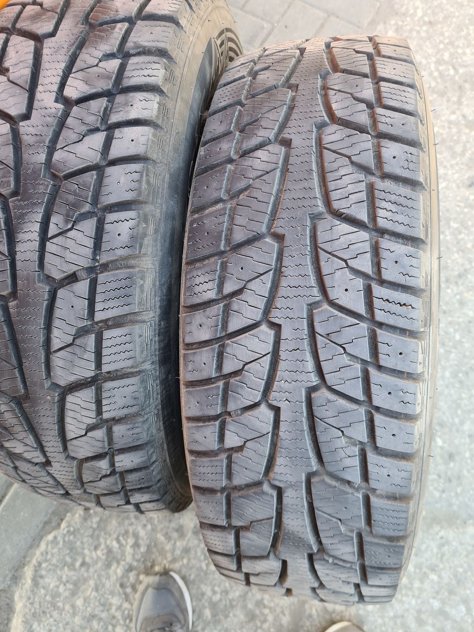 225 70 R15c Hankook Rw09