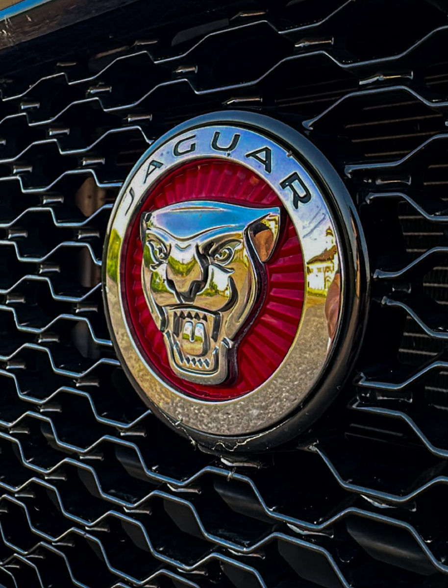 Jaguar XE фото 7