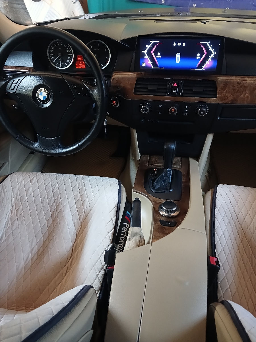 BMW 5 Series фото 9