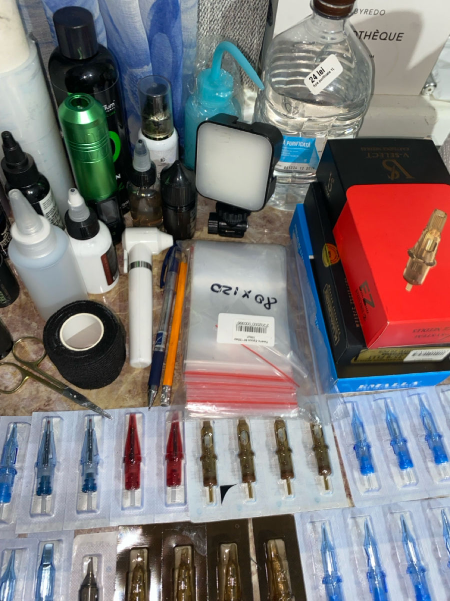Tatuaje, aparat de tatuat si absolut tot ce trebuie pentru tatuajr foto 0