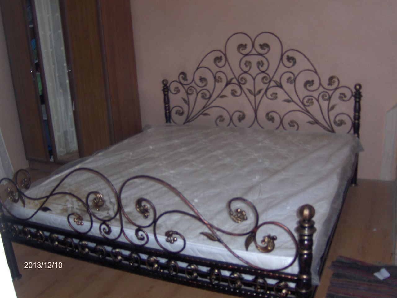 Кованые кровати с подъемным механизмом двуспальные фото цена