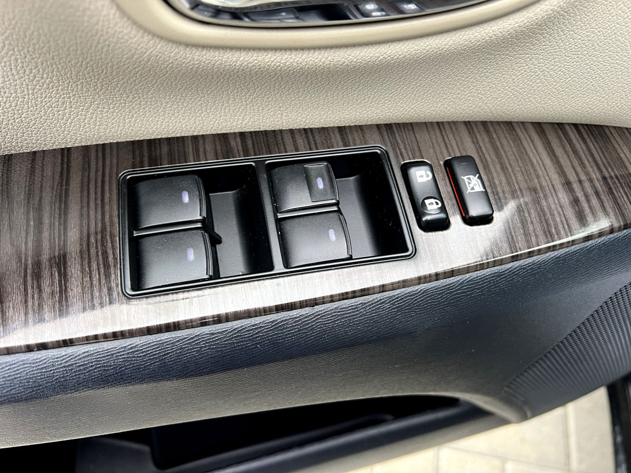 Toyota Avensis фото 8