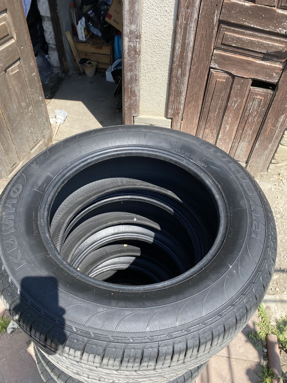 235 65 R17 kumho