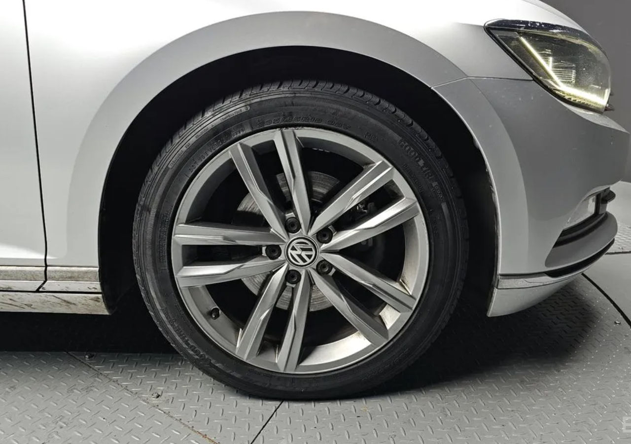 Volkswagen Passat foto 2