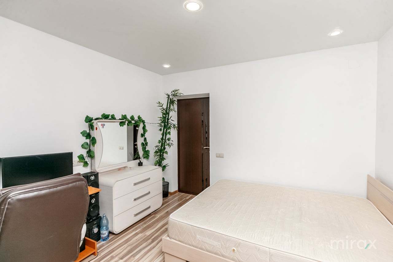 Apartament cu 4 camere, 87 m², Centru, Chișinău foto 1