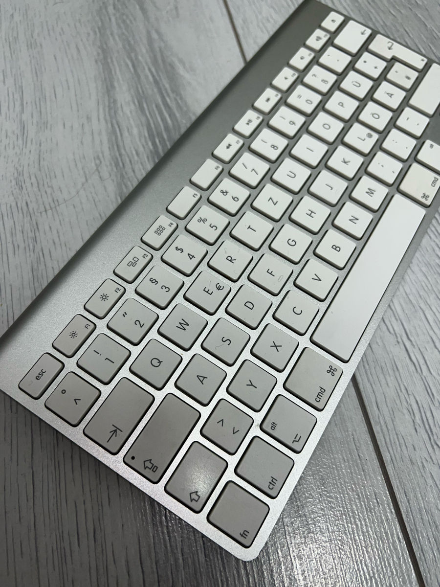 Tastatura Apple A1314 Wireless Keyboard + Belkin YourType Bluetooth