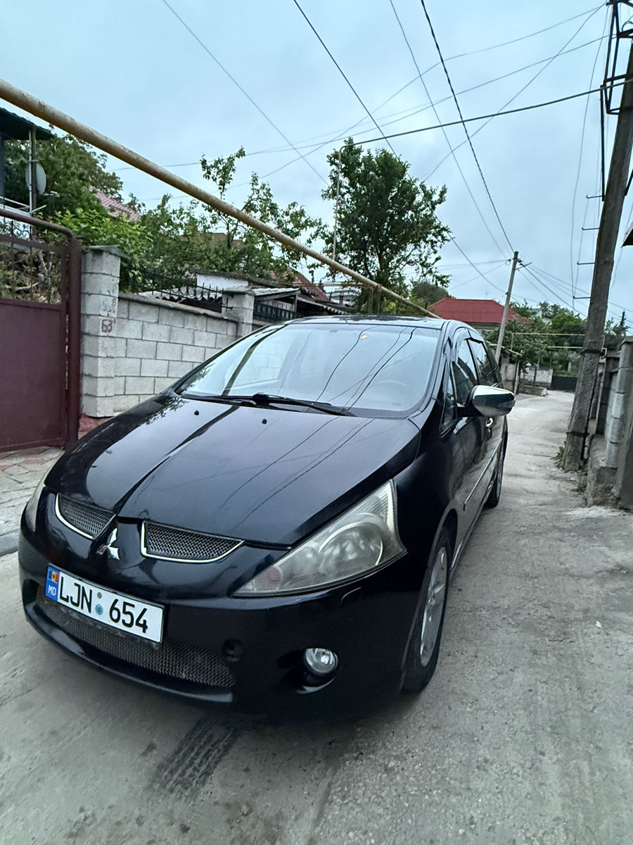 Mitsubishi Grandis foto 0