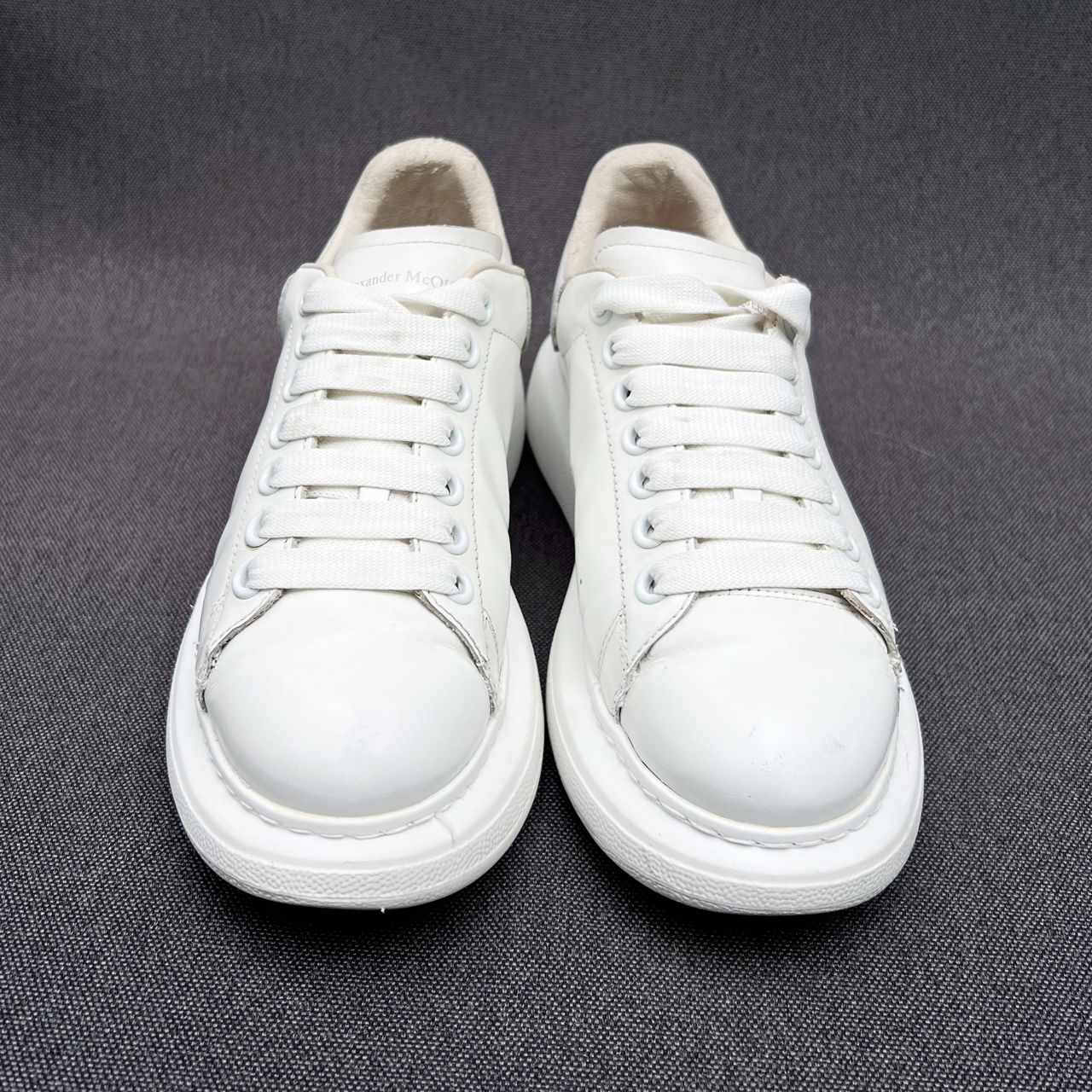 Alexander McQueen Oversized Sneakers. Размер 38. Оригинал. В хорошем состоянии. foto 3