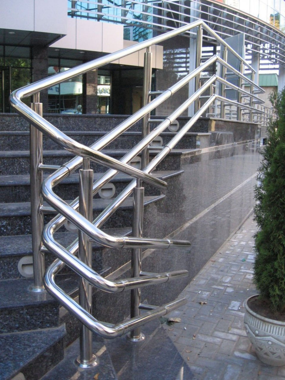 Inox: construcții de infrastructură și mobilier industrial. foto 0