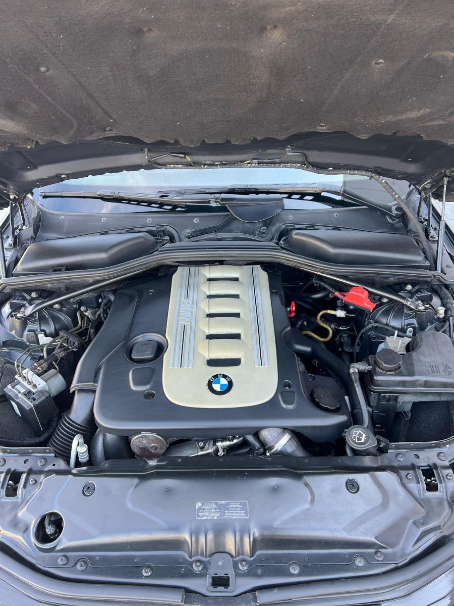 BMW 5 Series фото 5