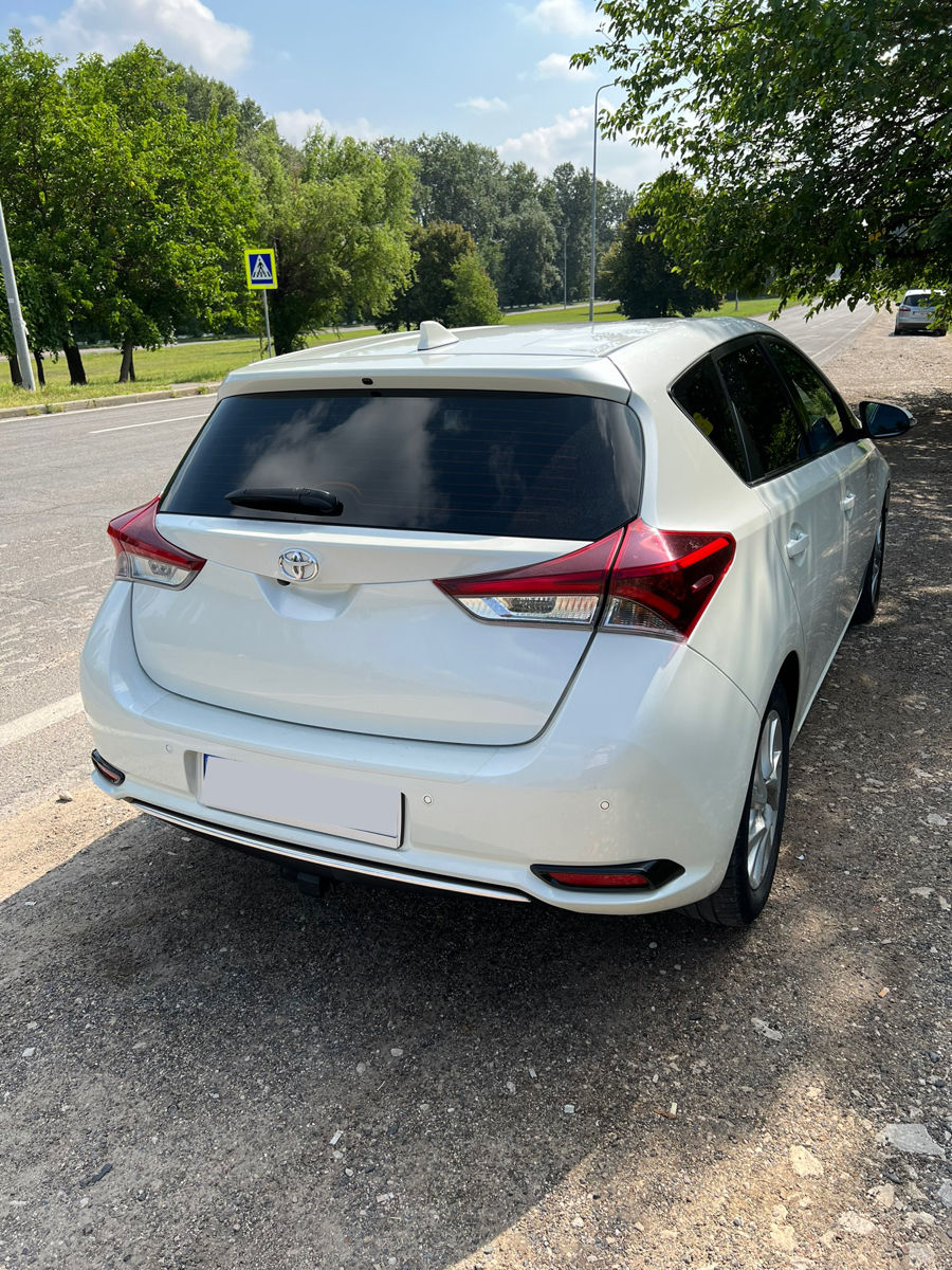 Toyota Auris foto 1