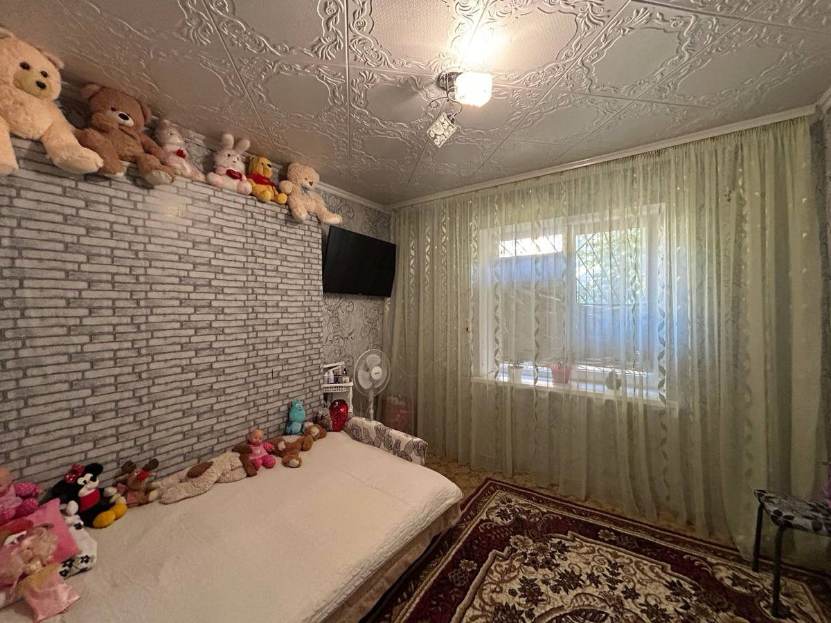 Vând casă în zona de vile