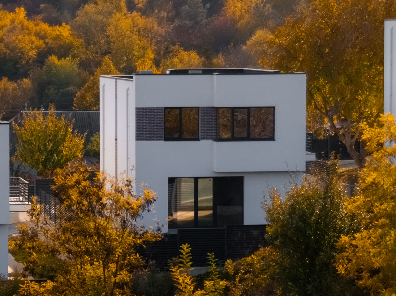 Casă în stil Hi -Tech situată în Tohatin, într-o zonă eco-friendly foto 0