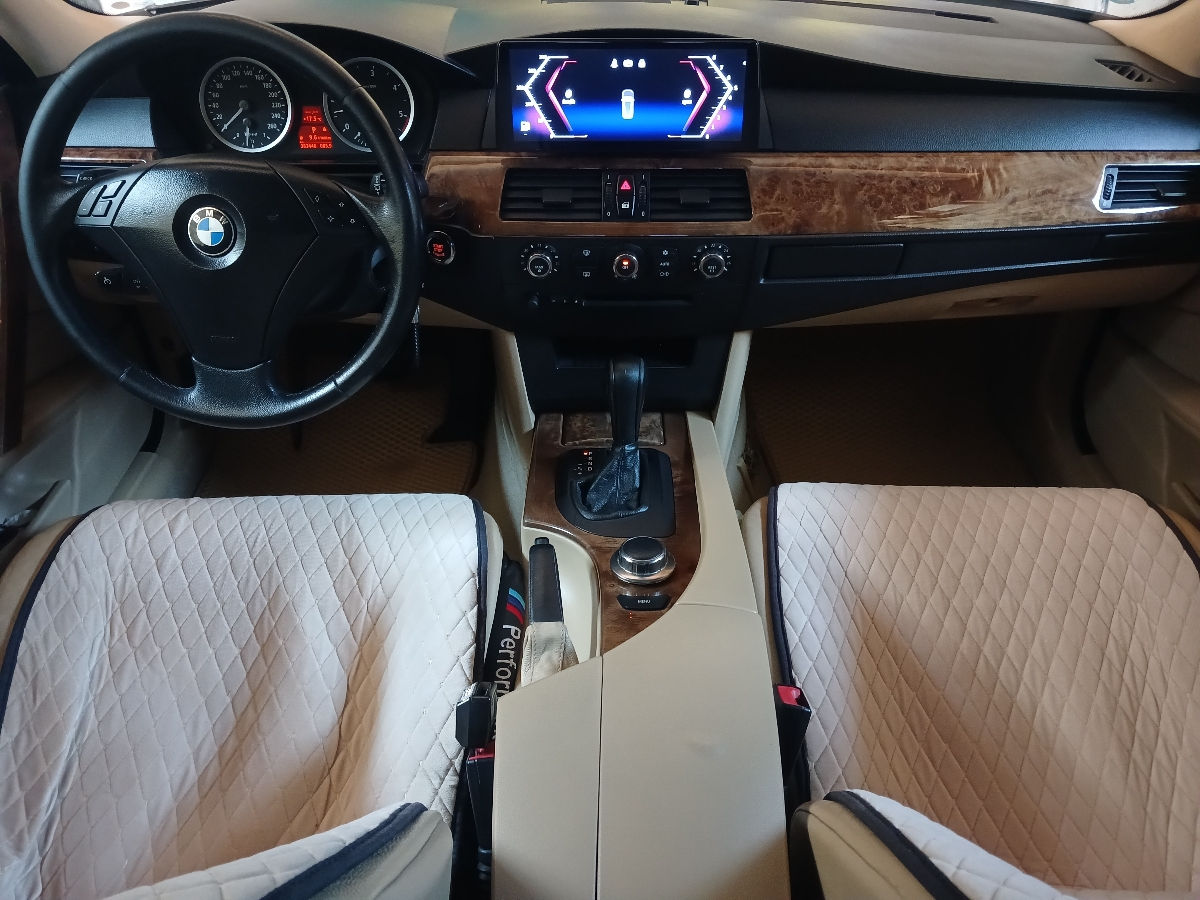 BMW 5 Series фото 8