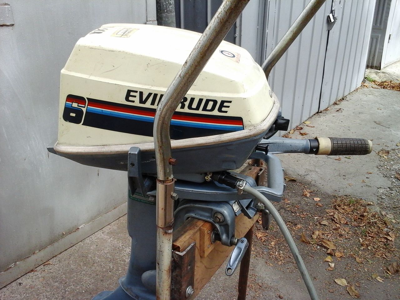 Купить мотор бу томск. Лодочный мотор Джонсон Эвинруд 4 л.с. Лодочный мотор Evinrude 4. Evinrude 2 мотор Лодочный. Evinrude Лодочный мотор 4 1970.