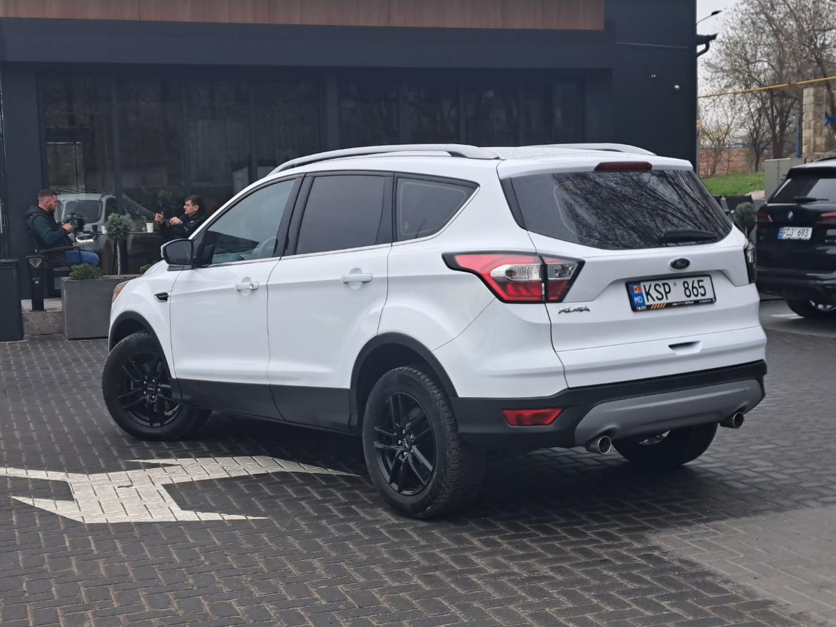 Ford Kuga foto 2