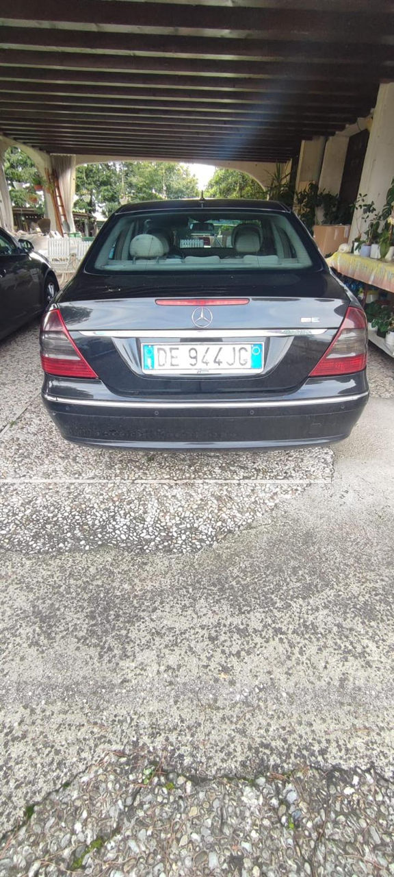 Dezmembrez Mercedes E211 Restaling 3.2 diesel V6 OM 642 foto 2