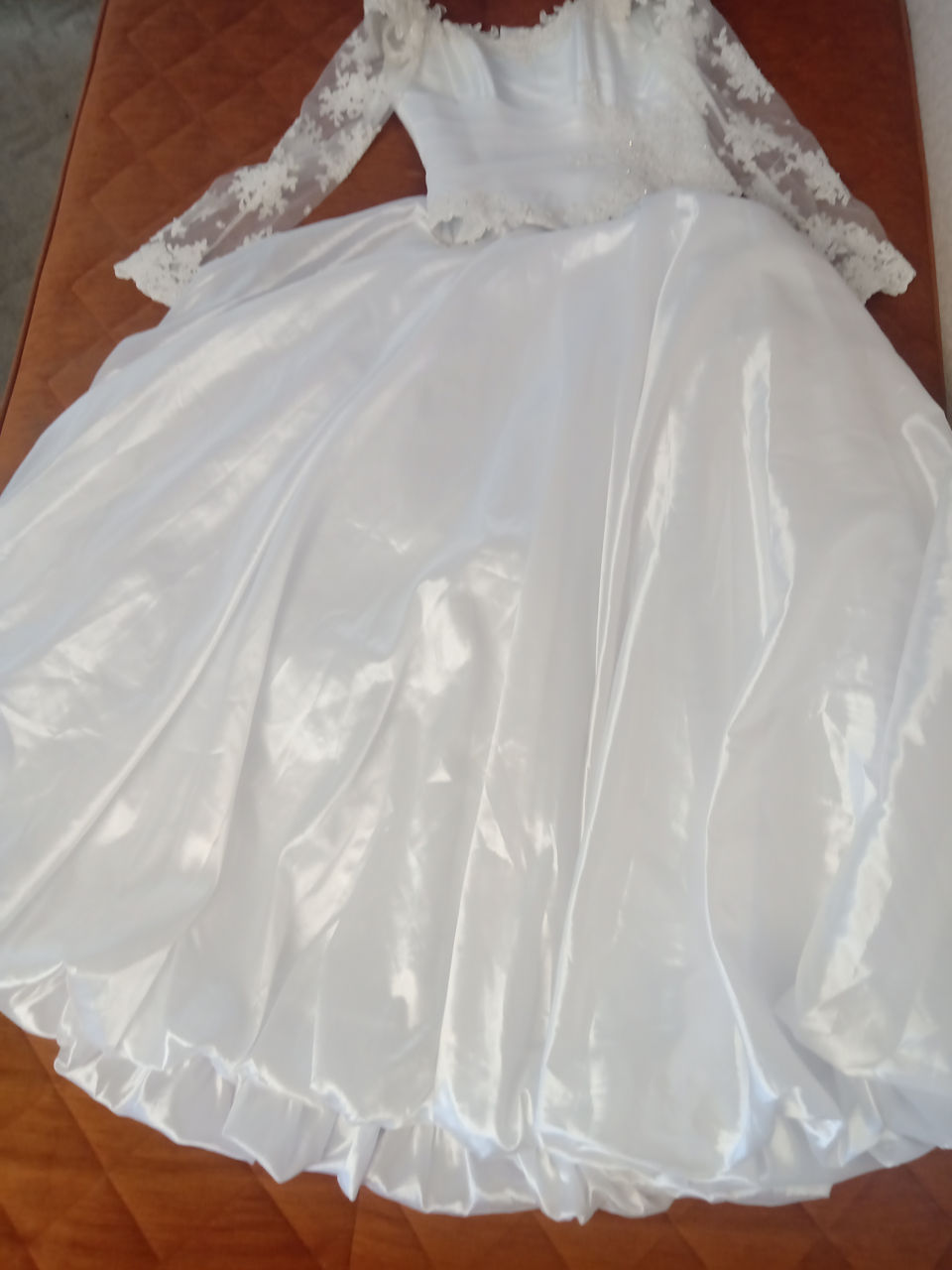 Vand set rochie de mireasa (top, fusta, jupon) foto 0