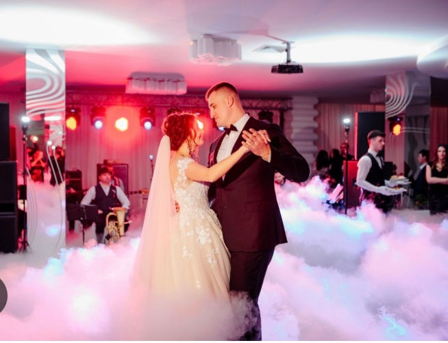 Fum greu pentru dansul mirilor foto 1