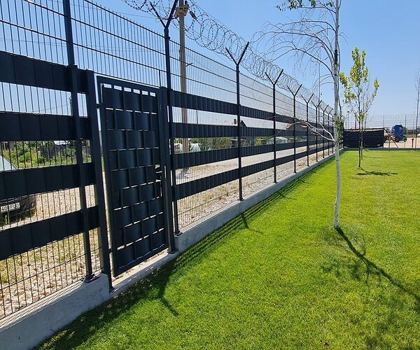 Bandă de plastic pentru gard. foto 6