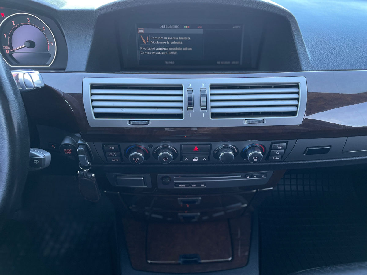 BMW 7 Series фото 10