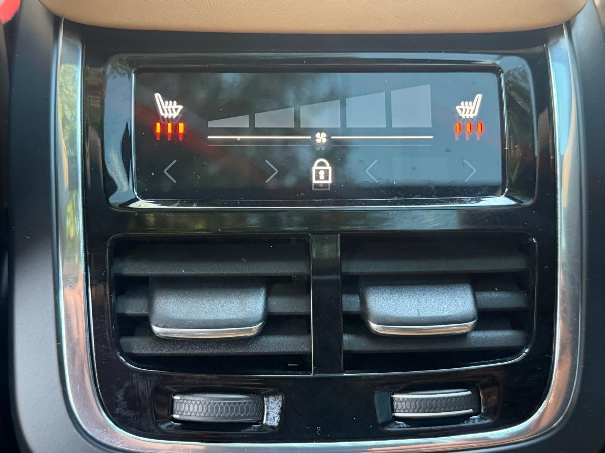 Volvo XC90 2020 photo 18