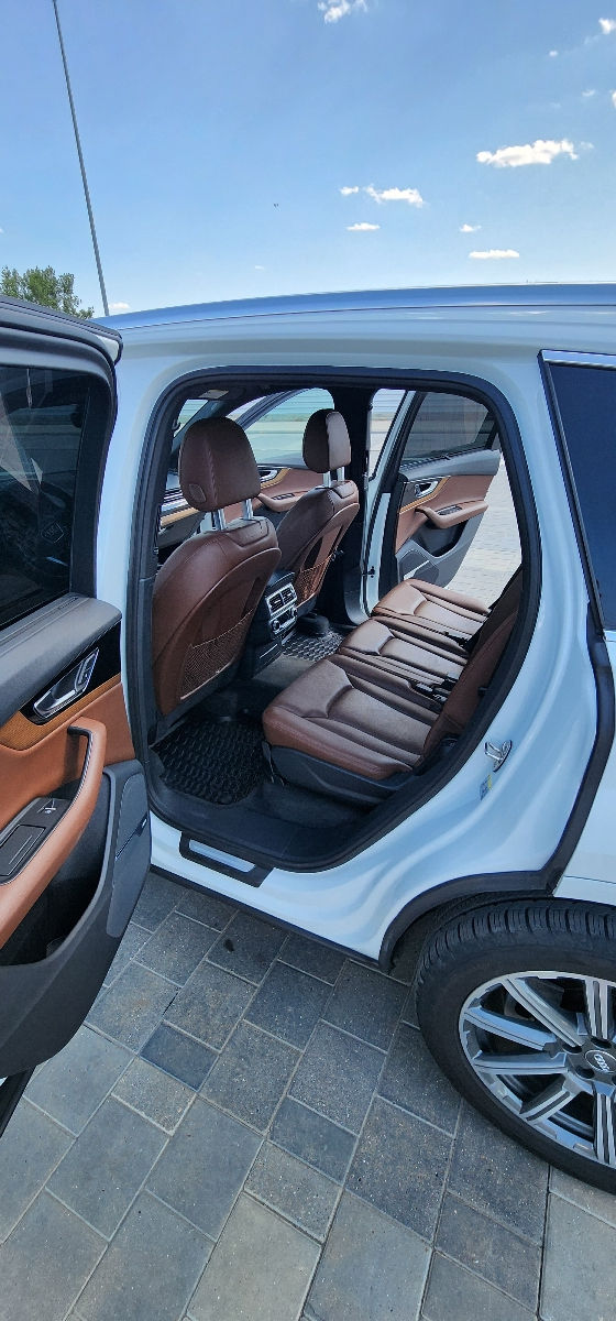 Audi Q7 фото 7