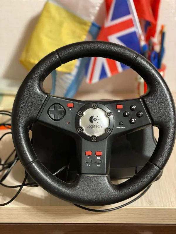 Игровой руль Logitech