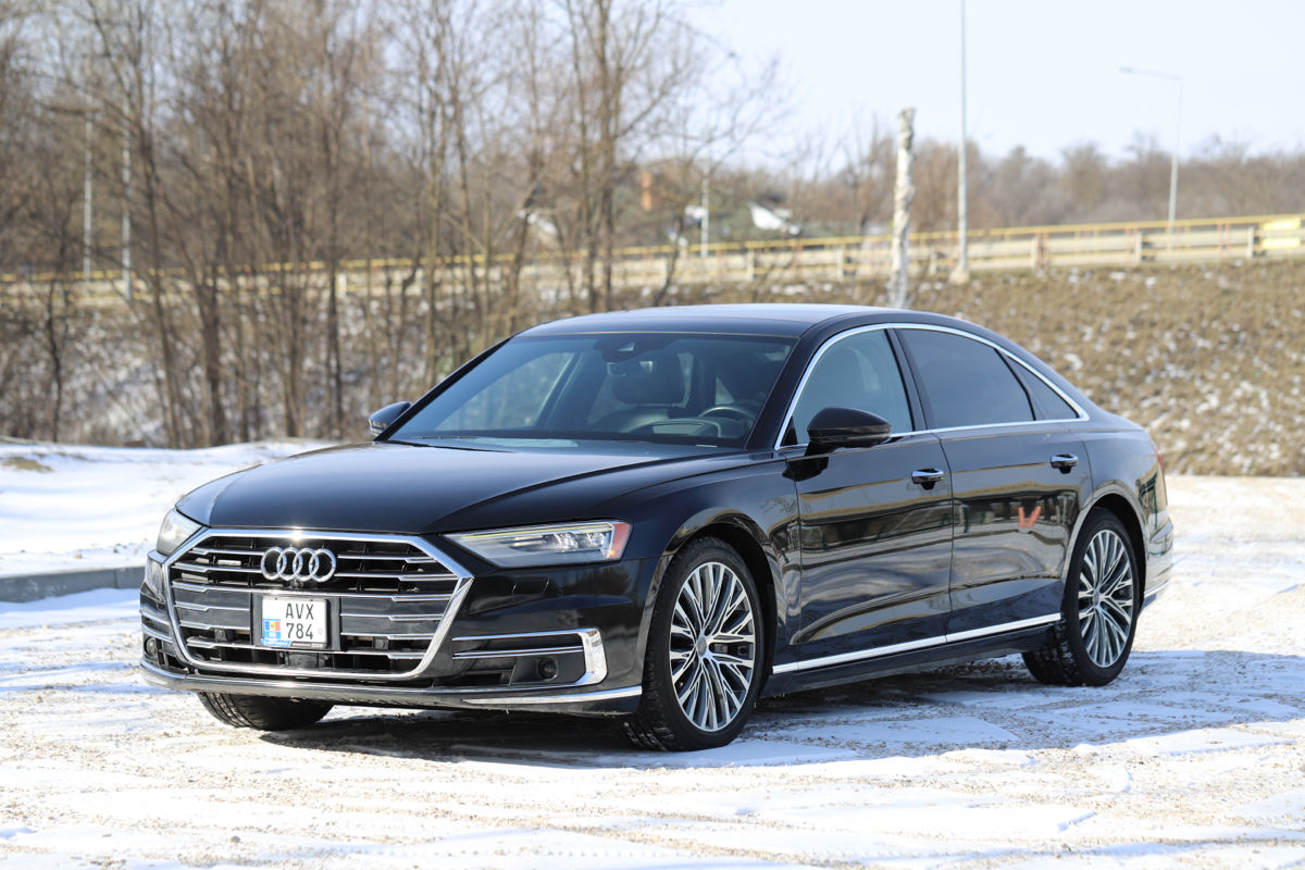 Audi A8 2018 г. с пробегом 112000 км, Бензин, 41000 €