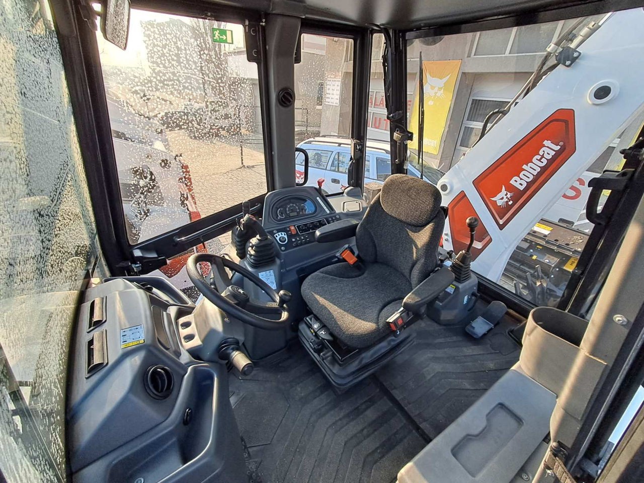 Buldoexcavator Bobcat B730M фото 1
