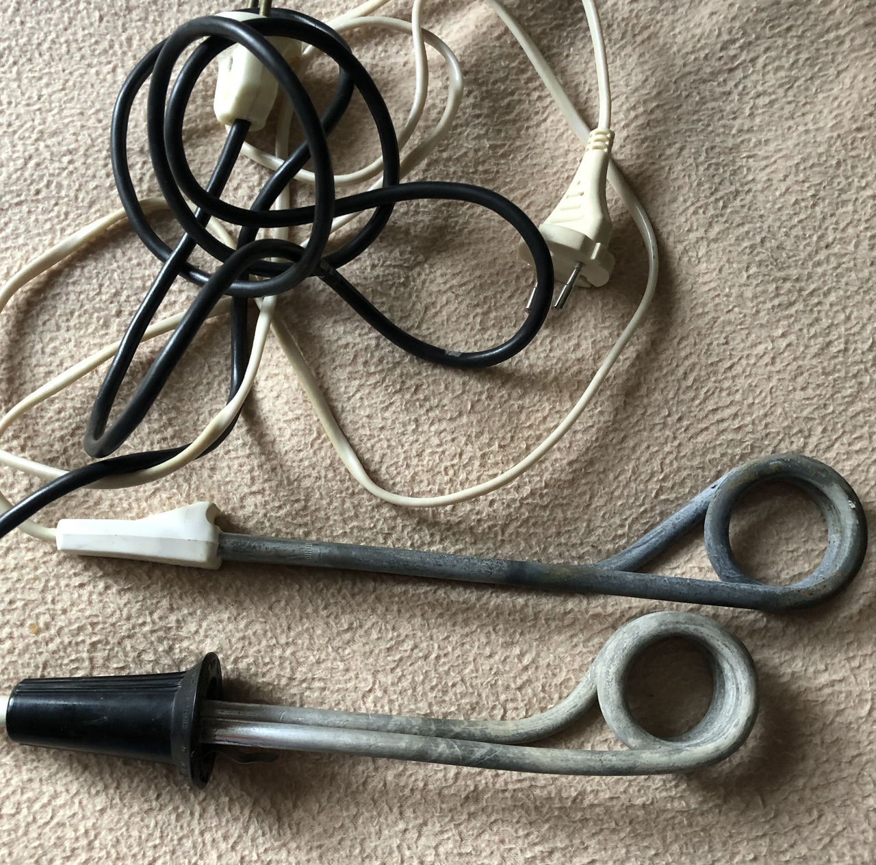 Электрокипятильники погружные: 18см - 70 лей, 23см - 100 лей.